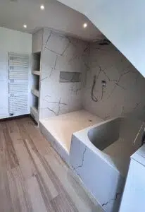 Salle de bains, grande douche et sèche serviette - Verlinghem (Lille)